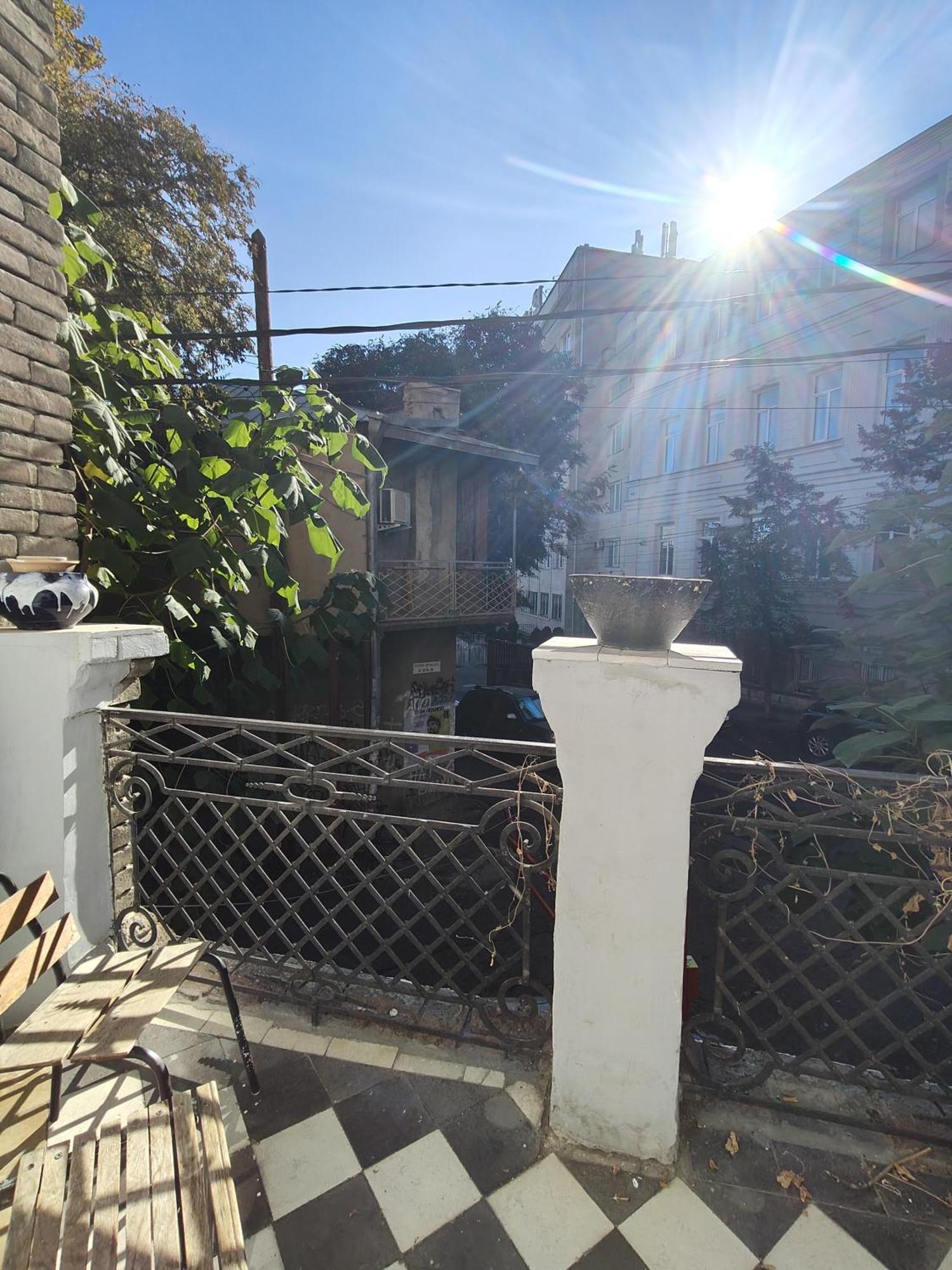 Ambience Hostel & Apartments Тбилиси Экстерьер фото