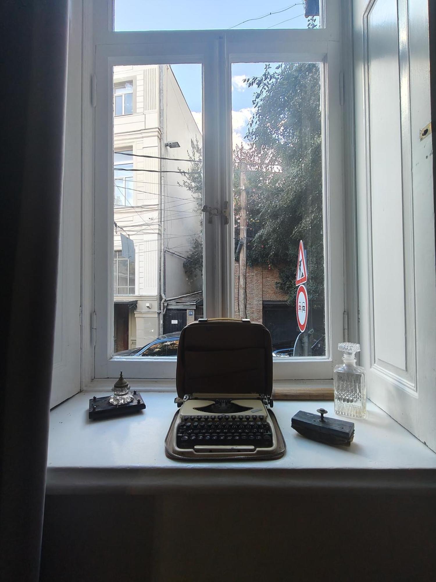Ambience Hostel & Apartments Тбилиси Экстерьер фото