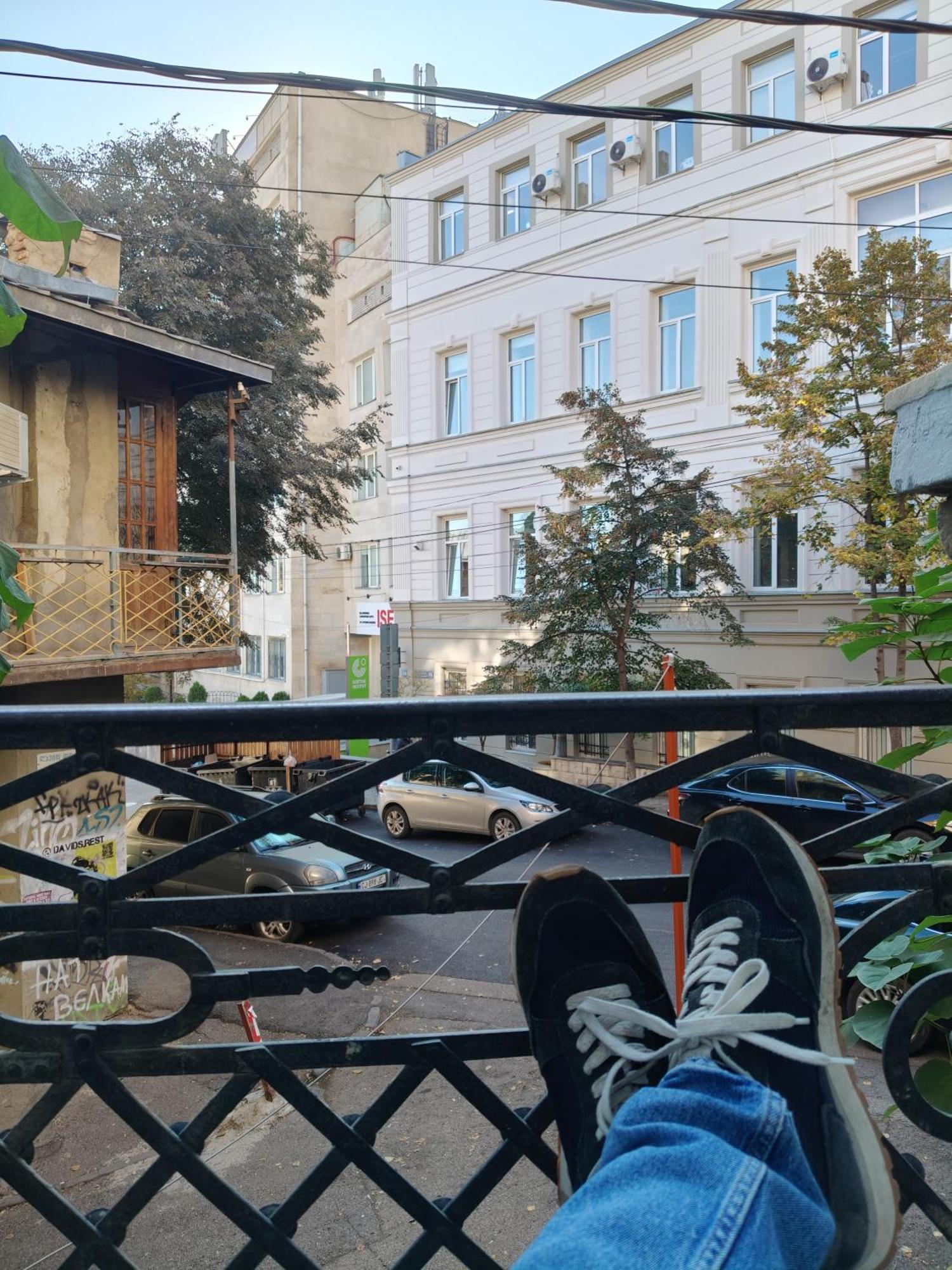 Ambience Hostel & Apartments Тбилиси Экстерьер фото